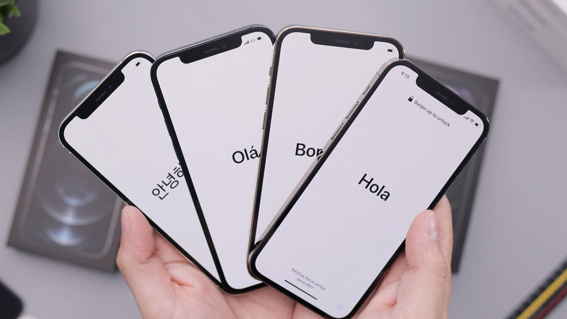 quatro smartphones com a palavra olá