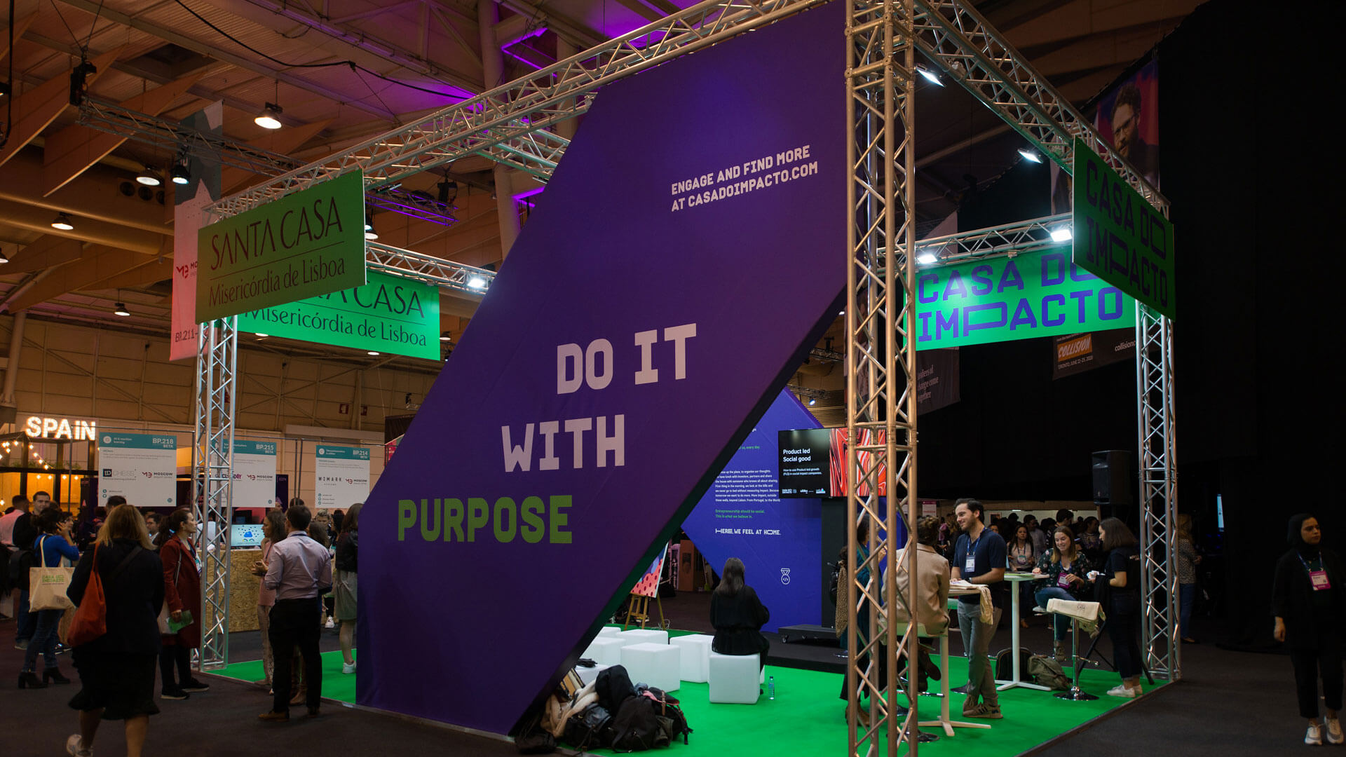 stand da casa do impacto na web summit