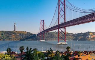 Ponte 25 de abril em Lisboa, e Cristo-Rei