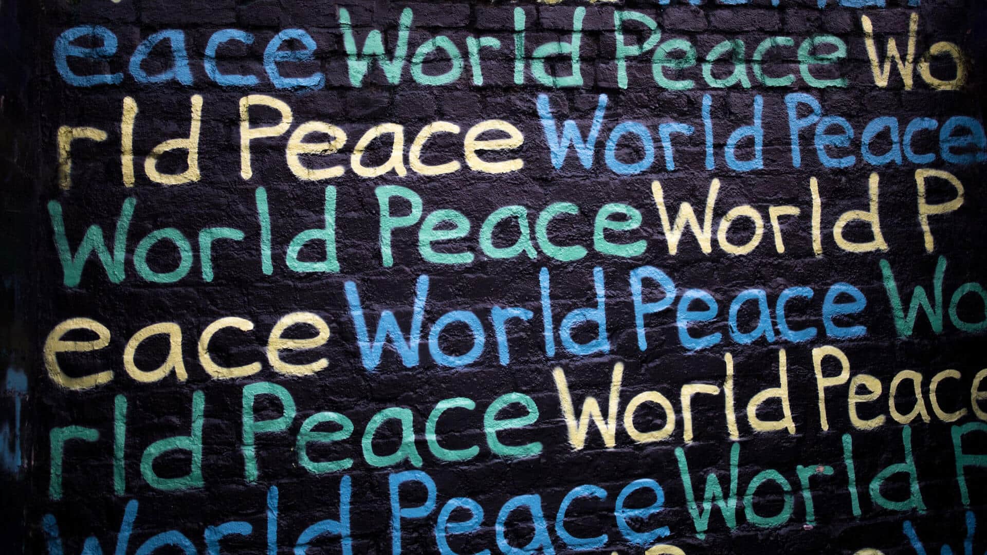 mural com as palavras "world peace"