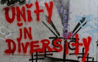 grafiti com as palavras Unity in diversity