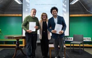 Representantes da UNA Portugal e Nuno Comando da Casa do Impacto