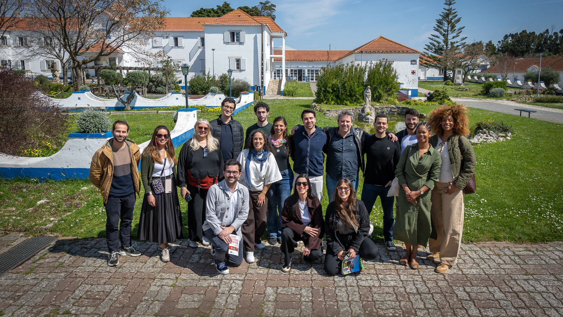 sraff da casa do impacto no exterior da Aldeia de Santa Isabel