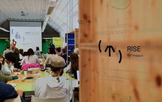 Participantes do Rise For Impact em sessão de